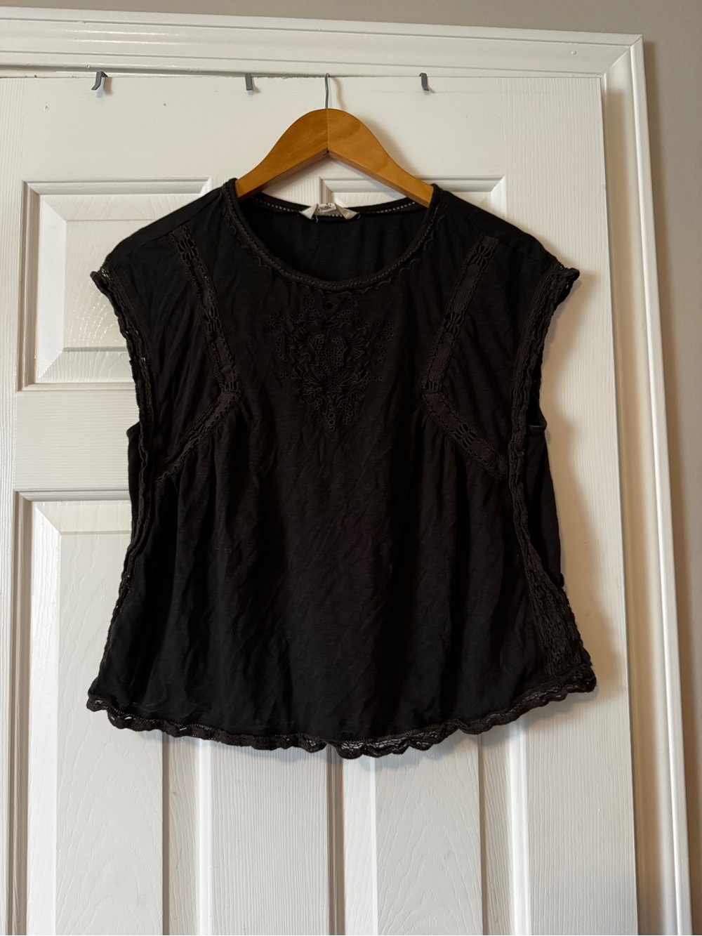 Lucky Brand Charcoal Lace Trim Embroidered Short Sleeve Blouse Small